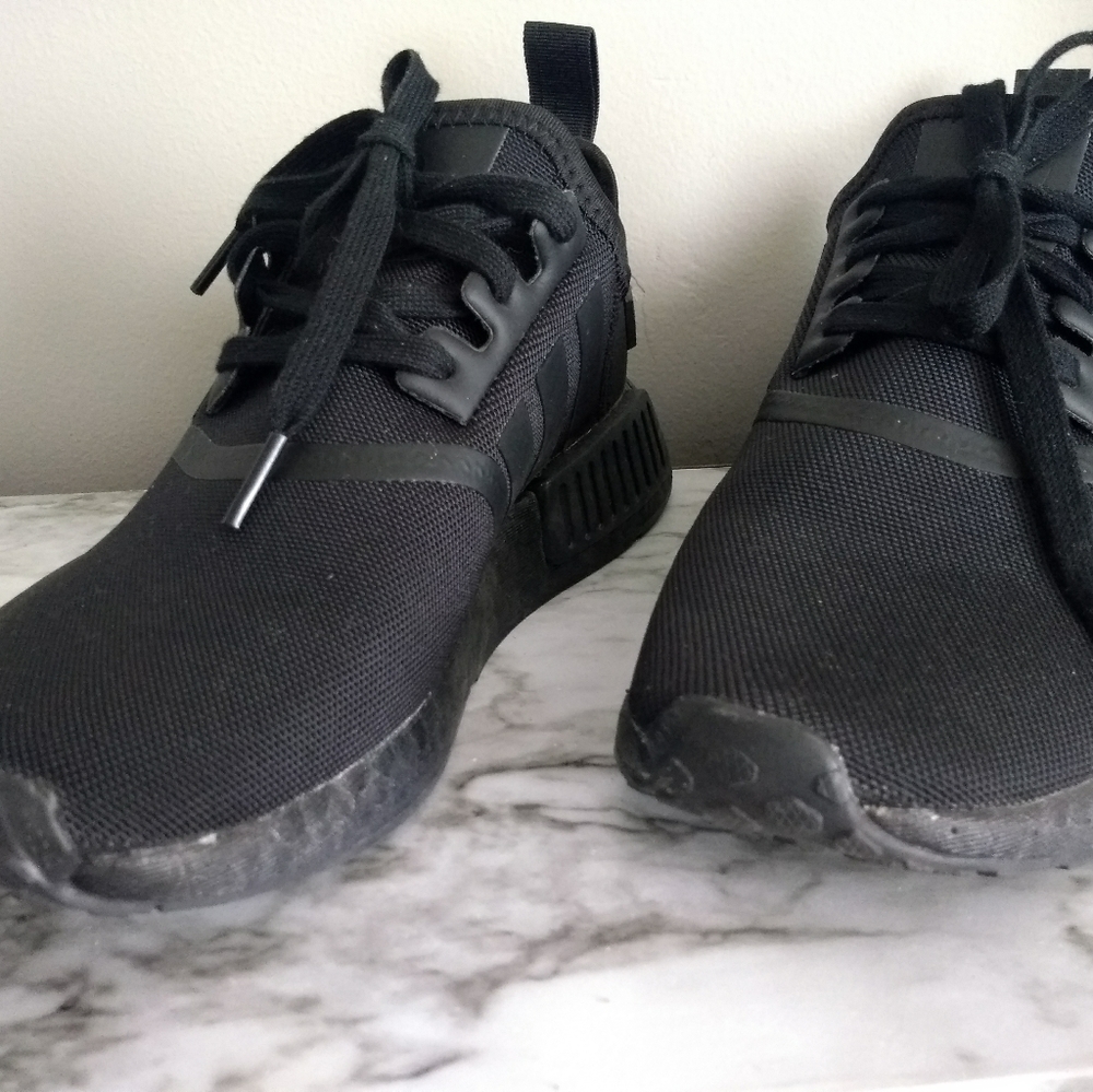 Adidas Sneakers Fits Women Size 6.5 or 7